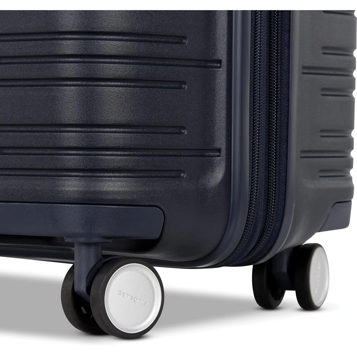 Samsonite Elevation Plus Medium Glider 10 Samsonite Elevation Plus Medium Glider - Image 10